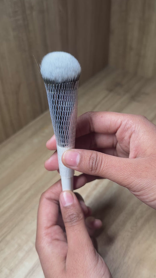 Vyraa AirBlend Foundation Brush